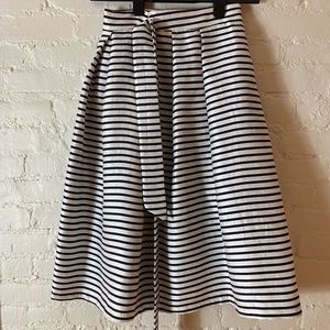 BB Dakota Sweetheart Striped Skirt. PERFECT CONDITION. Comes with belt.